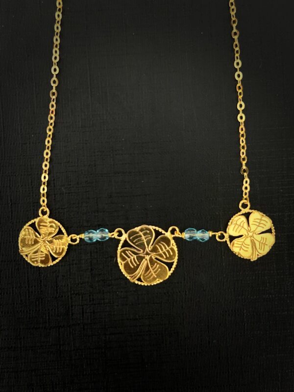 Collier Motif Trèfle - Grenats Bleus