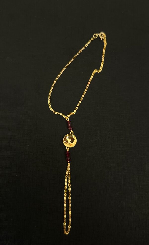 Parure de Main Motif Battée – Grenats Rouges