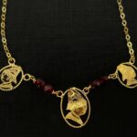 Collier Motif Cayennaise – Grenats Rouges